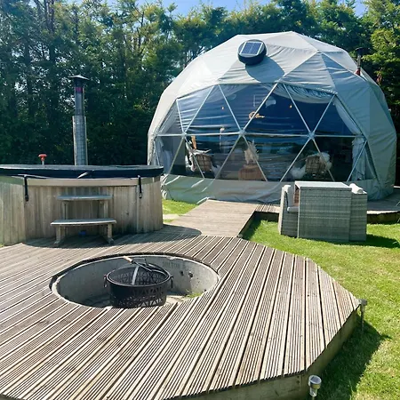 Beautiful Olive Pod Geo Dome House With Hot Tub Hotel East Horsley Exterior photo