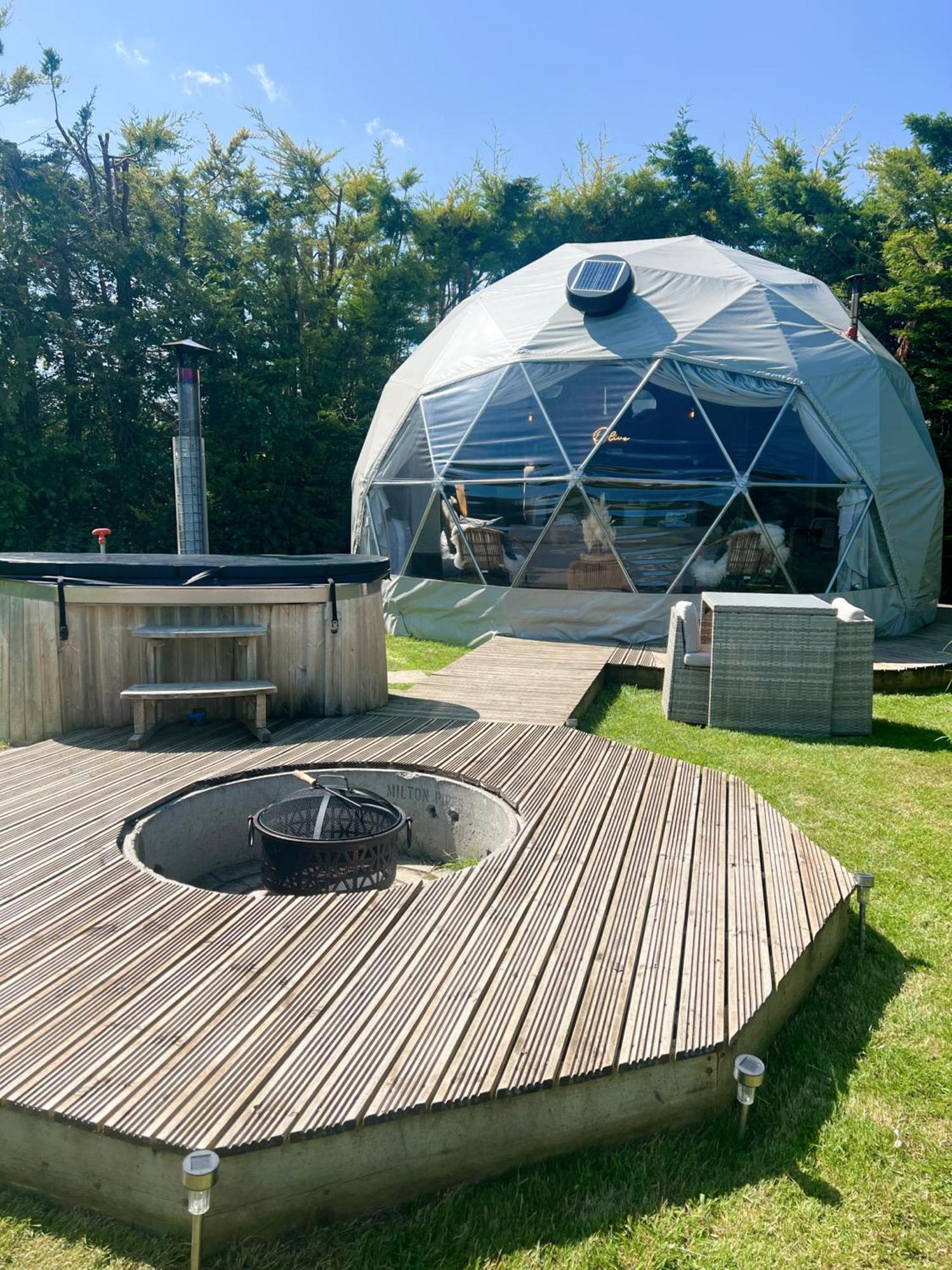 Luxury tent Beautiful Olive Pod Geo Dome House With Hot Tub *