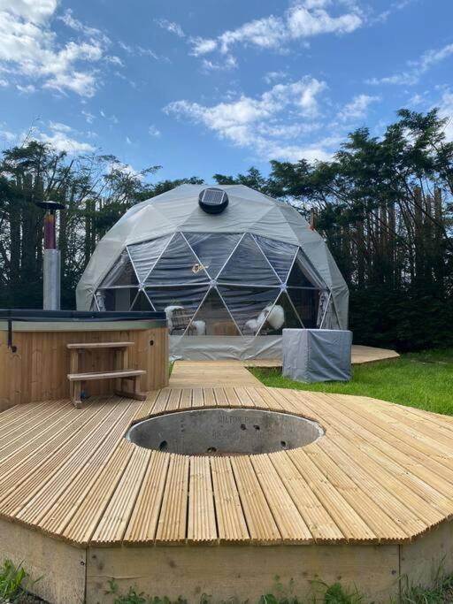 Beautiful Olive Pod Geo Dome House With Hot Tub