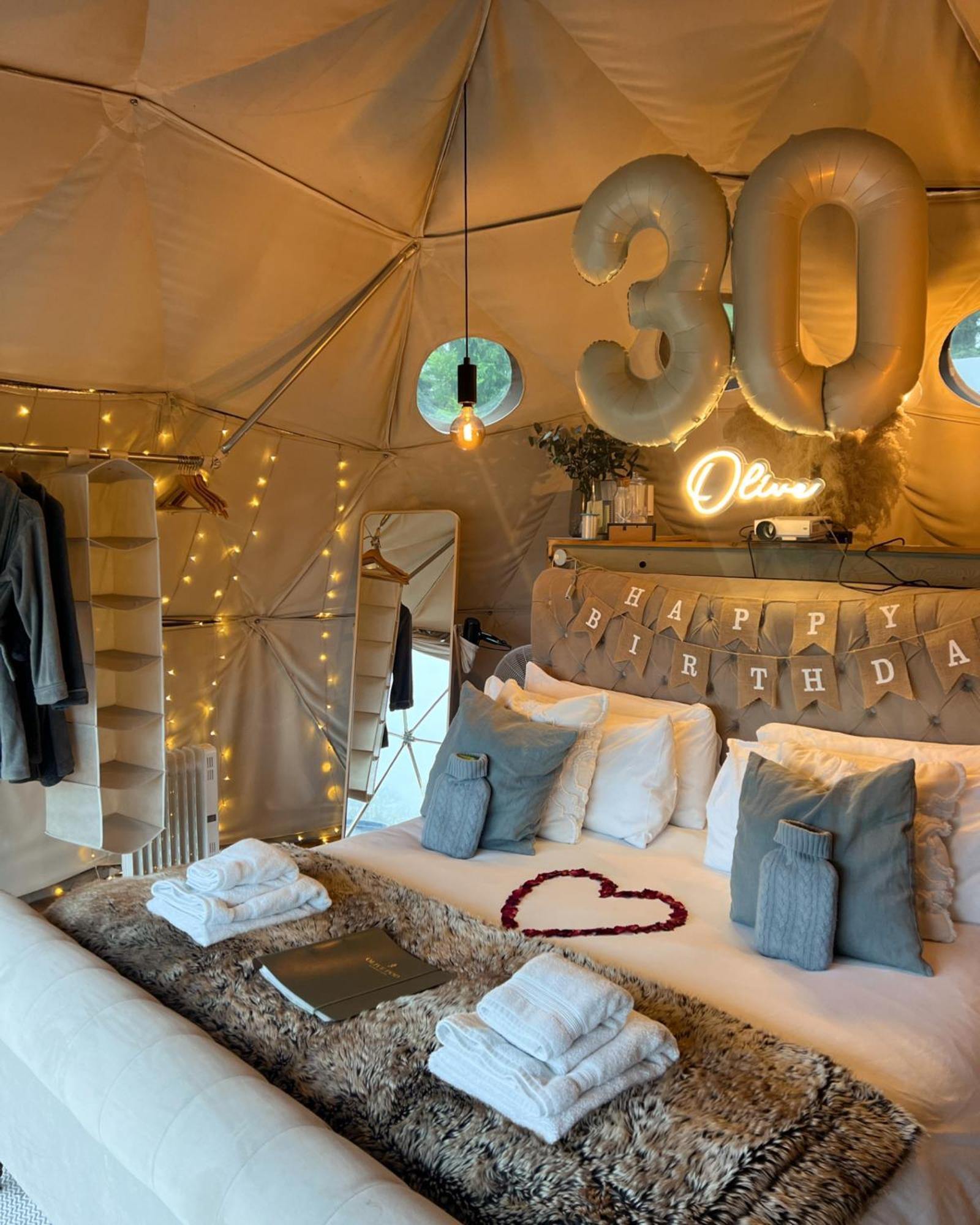 Beautiful Olive Pod Geo Dome House With Hot Tub Luxury tent *